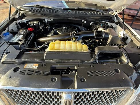 Used 2019 Lincoln Navigator Reserve image 22