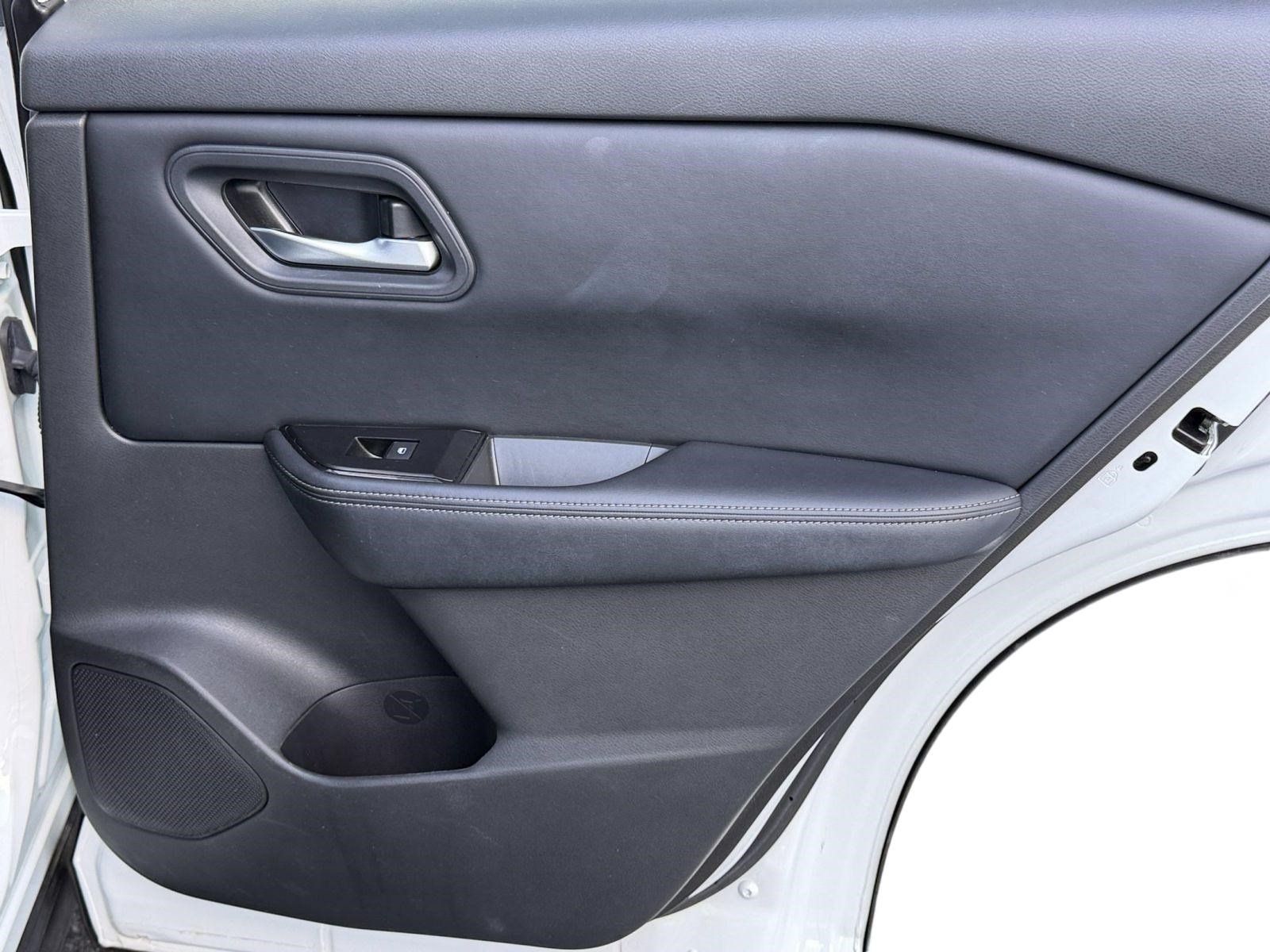 Used 2025 Nissan Rogue SV AWD/4WD image 15