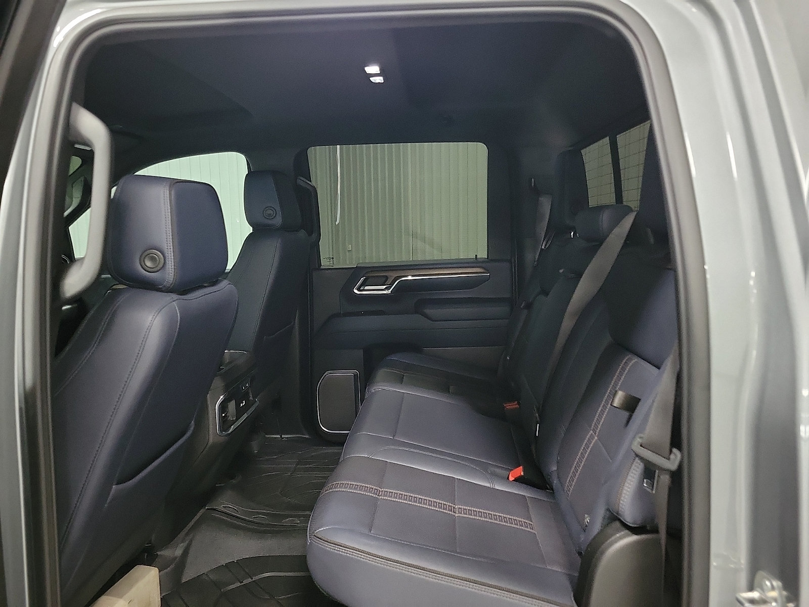 Used 2024 Chevrolet Silverado 2500 High Country w/ LPO, Dark Essentials Package AWD/4WD image 9