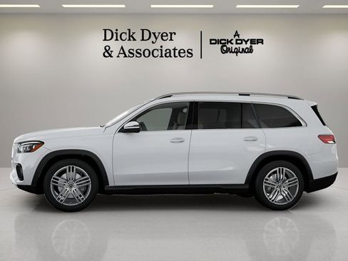 Used 2025 Mercedes-Benz GLS 450 4MATIC image 24