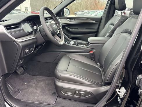 New 2025 Jeep Grand Cherokee L Limited image 11