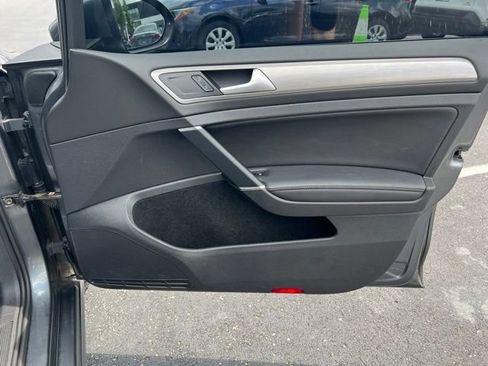 Used 2017 Volkswagen Golf SE FWD image 32
