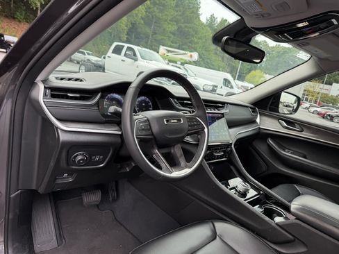 Used 2023 Jeep Grand Cherokee L Limited AWD/4WD image 15