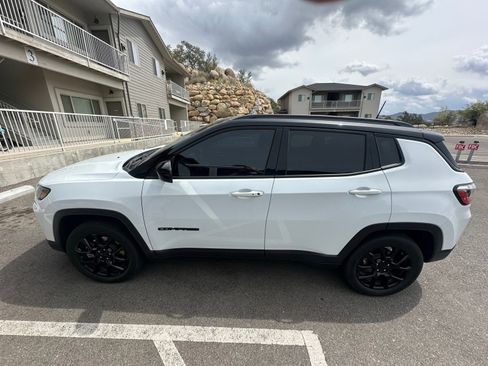 Used 2023 Jeep Compass Altitude image 3