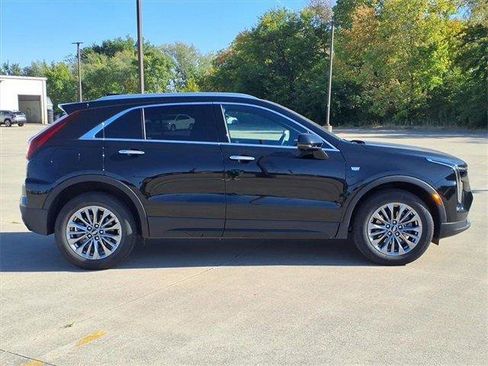 Used 2025 Cadillac XT4 Premium Luxury image 5
