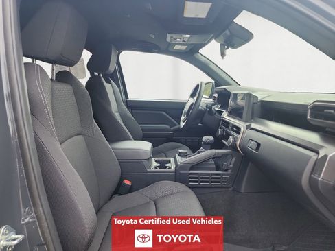 Used 2025 Toyota 4Runner SR5 AWD/4WD image 17