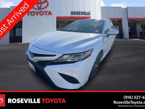 Used 2019 Toyota Camry SE FWD image 1