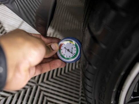 Used 2025 BMW M2 w/ Lighting Package image 42