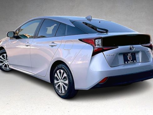 Used 2021 Toyota Prius LE image 32