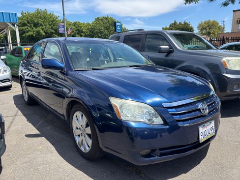 Used 2006 Toyota Avalon XLS FWD image 2