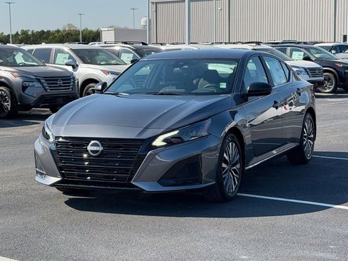 New 2026 Nissan Altima 2.5 SV FWD image 8