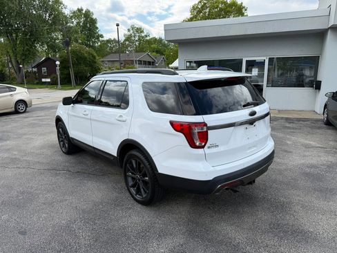 Used 2017 Ford Explorer XLT w/ XLT Technology Feature Bundle AWD/4WD image 6