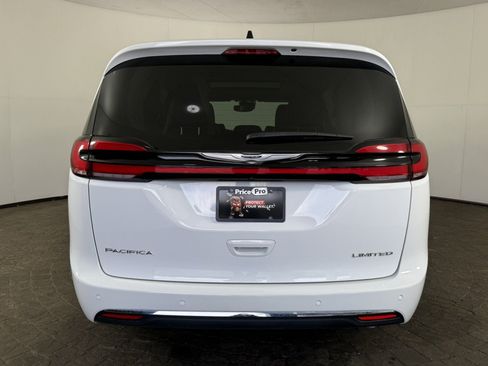 Used 2024 Chrysler Pacifica Limited FWD image 6