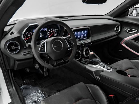 Used 2022 Chevrolet Camaro ZL1 image 38