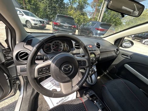 Used 2013 MAZDA MAZDA2 Touring FWD image 5