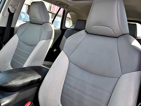 Used 2019 Toyota RAV4 Limited w/ Advanced Technology Package FWD image 27