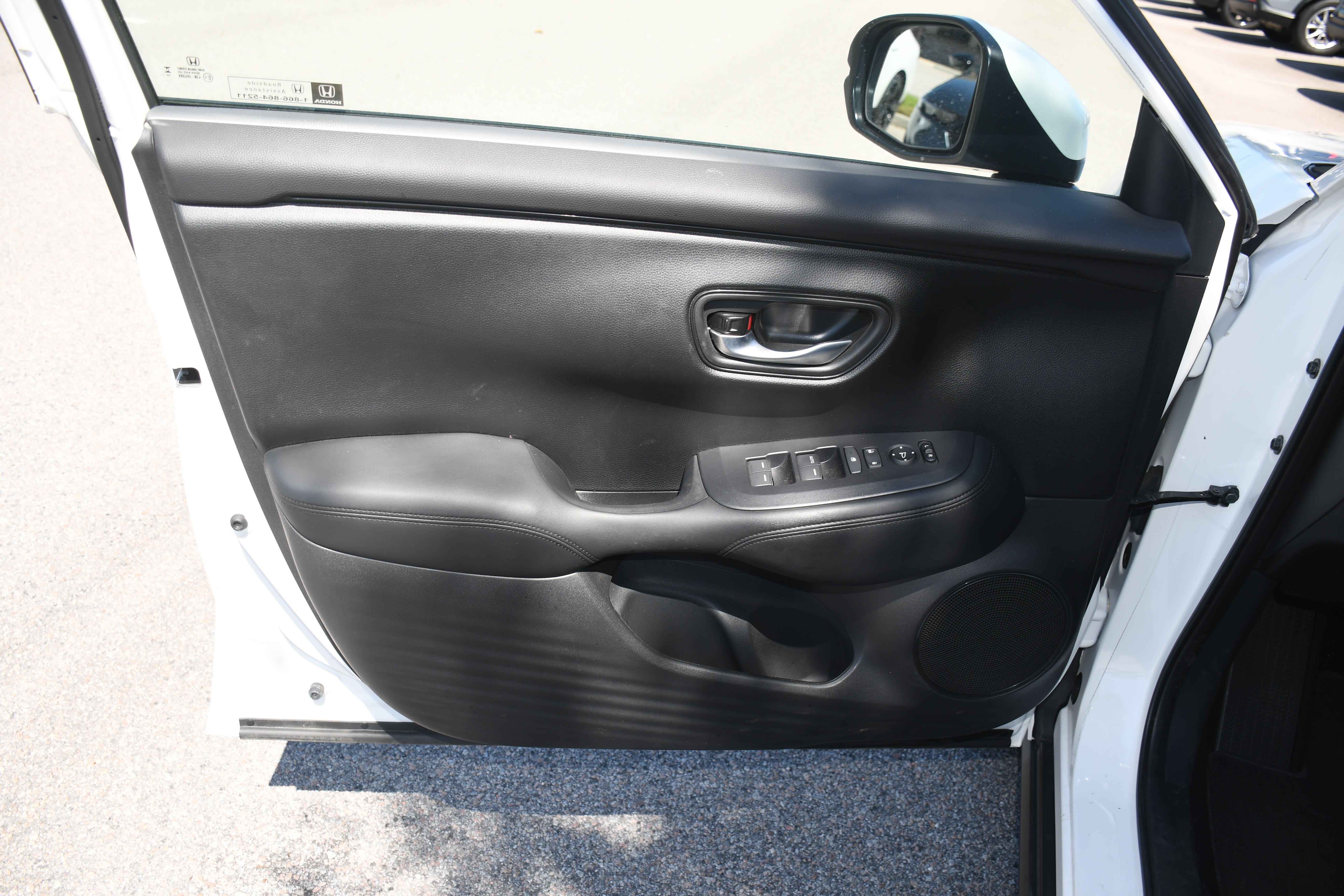 Used 2025 Honda HR-V LX image 9