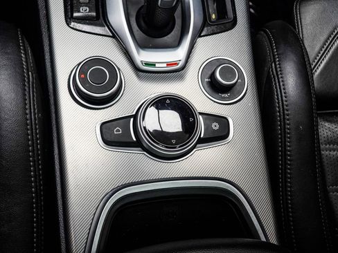 Used 2023 Alfa Romeo Stelvio Veloce AWD/4WD image 21