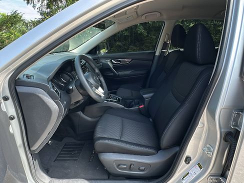 Certified 2017 Nissan Rogue SV AWD/4WD image 12
