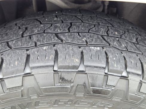 Used 2021 GMC Yukon SLT w/ SLT Luxury Package image 9