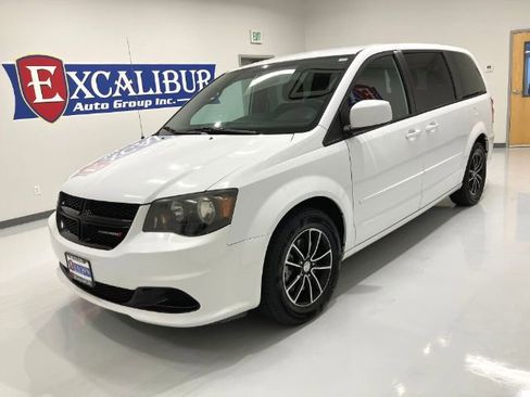 Used 2016 Dodge Grand Caravan SE FWD image 14