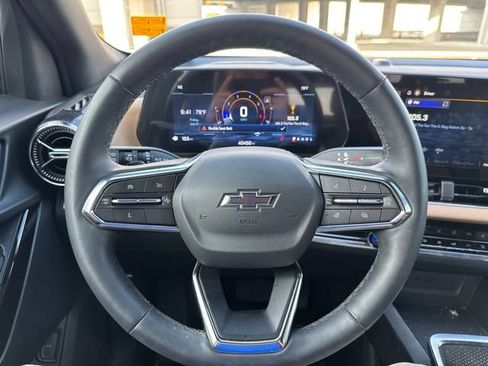 Used 2025 Chevrolet Equinox ACTIV w/ Safety and Technology Package FWD image 12