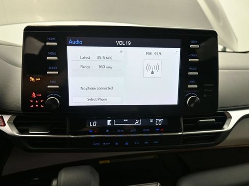 Used 2022 Toyota Sienna LE w/ LE Plus Package FWD image 20
