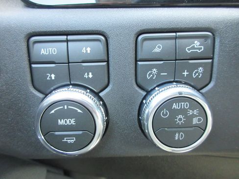 New 2026 GMC Sierra 3500 SLE w/ SLE Value Package AWD/4WD image 16