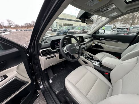 New 2025 Kia Telluride S image 42