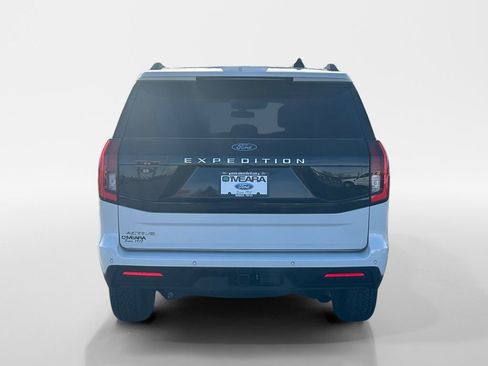 Used 2025 Ford Expedition Active image 4