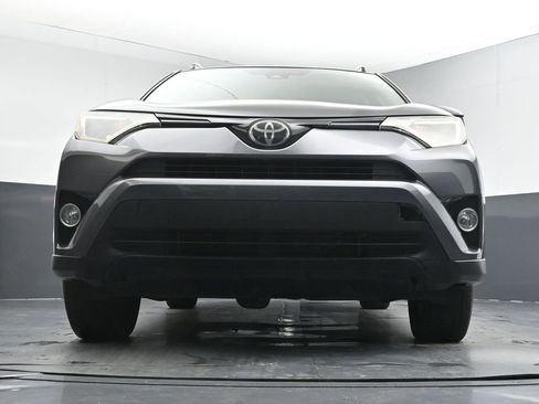 Used 2018 Toyota RAV4 LE FWD image 19