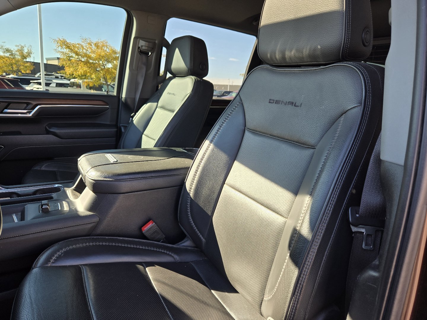 Used 2024 GMC Sierra 2500 Denali w/ Denali Reserve Package AWD/4WD image 2