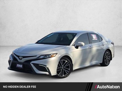 Used 2023 Toyota Camry SE FWD image 1
