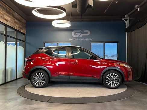 Used 2024 Nissan Kicks SV FWD image 2