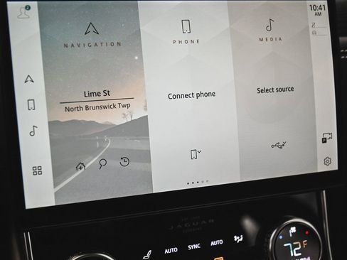 Used 2023 Jaguar XF R-Dynamic SE image 17