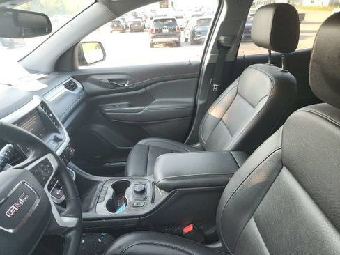 Used 2023 GMC Acadia SLT AWD/4WD image 10
