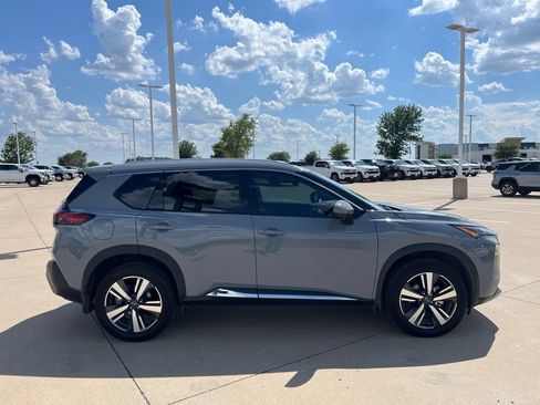 Used 2023 Nissan Rogue SL FWD image 6