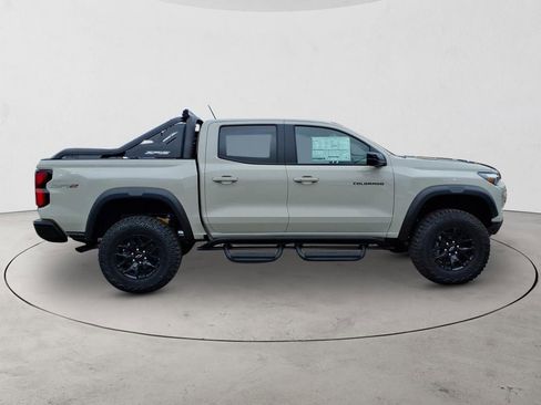 New 2026 Chevrolet Colorado ZR2 w/ Midnight Edition AWD/4WD image 4