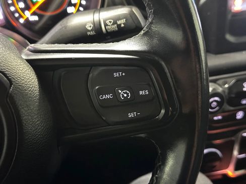 Used 2021 Jeep Gladiator Sport image 30