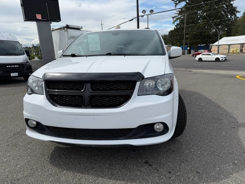 Used 2019 Dodge Grand Caravan GT FWD image 2