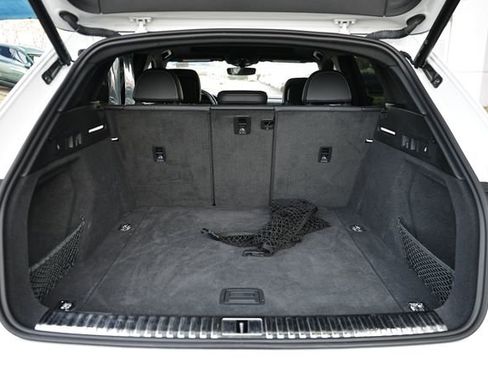 Used 2022 Audi e-tron Premium Plus image 30