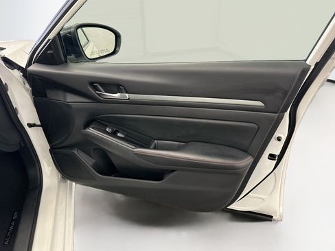 Used 2024 Nissan Altima 2.5 SR FWD image 32
