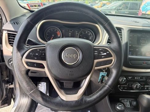 Used 2017 Jeep Cherokee Latitude w/ True North Edition AWD/4WD image 10