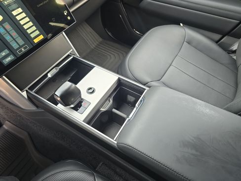 Certified 2024 Land Rover Range Rover SV AWD/4WD image 27