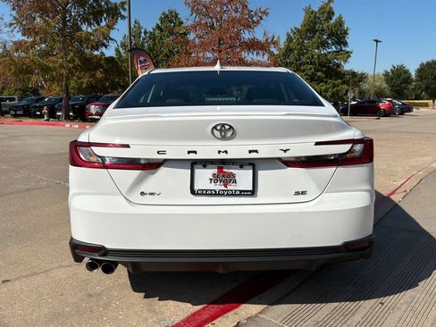 Used 2026 Toyota Camry SE FWD image 6