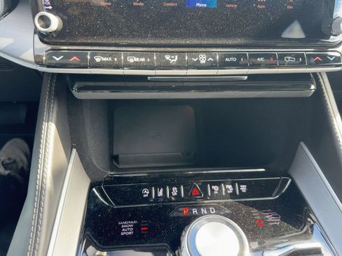 New 2025 Jeep Wagoneer L Series II w/ Convenience Group I AWD/4WD image 19