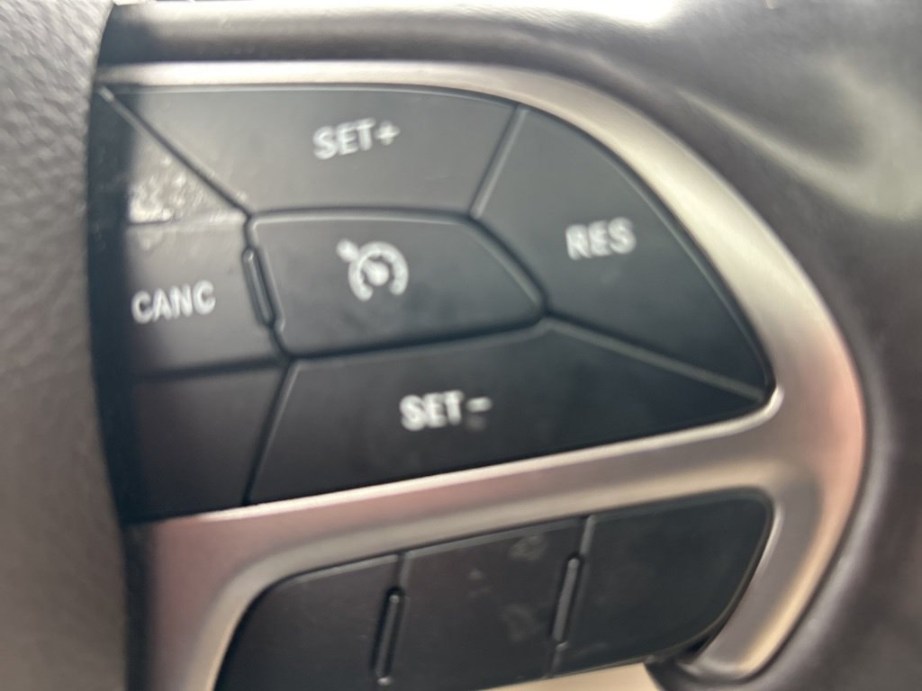 Used 2019 Jeep Grand Cherokee Overland AWD/4WD image 23