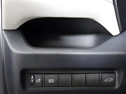 Used 2020 Toyota RAV4 XLE Premium image 28