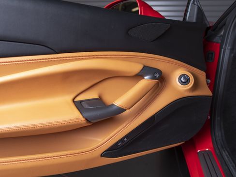 Used 2021 Ferrari F8 Tributo RWD image 21