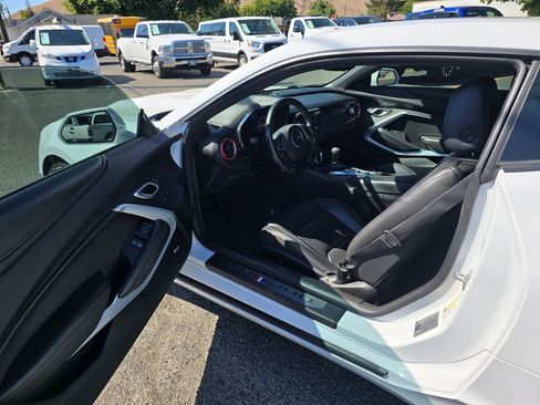 Used 2020 Chevrolet Camaro LT w/ RS Package image 15